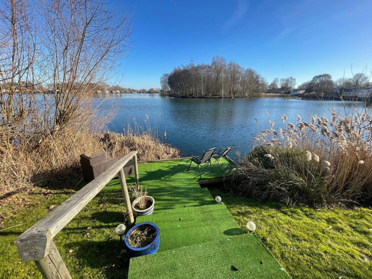 Lakeside Retreat 2 With Hot Tub, Private Fishing Peg Situated At Tattershall Lakes Country Park ภายนอก รูปภาพ